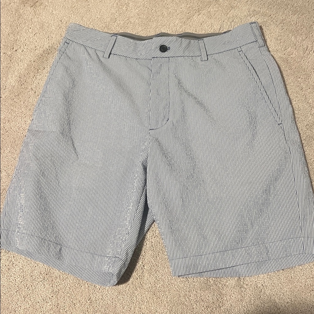 size 32 Walter Hagan men’s blue pinstripe golf shorts